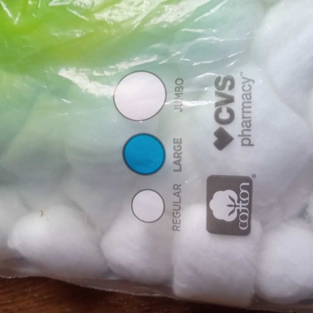Beauty 360 Jumbo Cotton Balls - Green and White - Picture 7 of 8